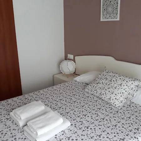 Royal Apartament-200m From Beach- Wifi דירה *